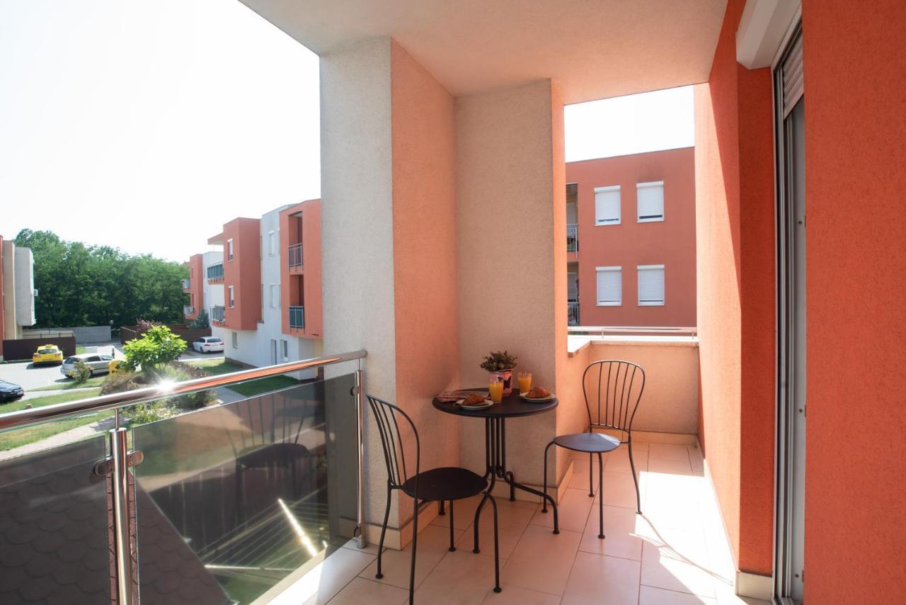 Sunny Home Near Bud With 2Br, Ac And Free Parking Вечеш Экстерьер фото
