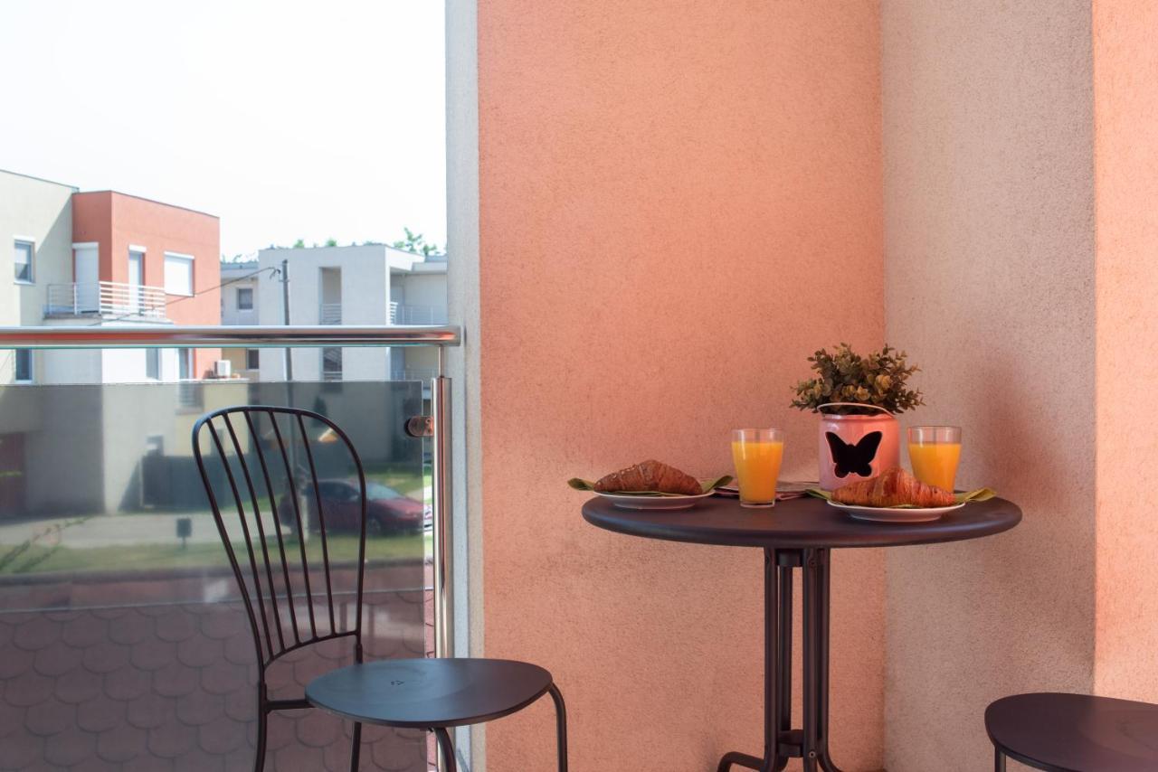 Sunny Home Near Bud With 2Br, Ac And Free Parking Вечеш Экстерьер фото