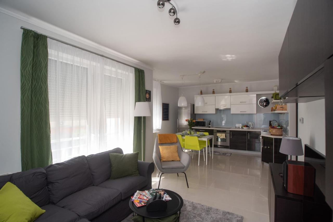 Sunny Home Near Bud With 2Br, Ac And Free Parking Вечеш Экстерьер фото