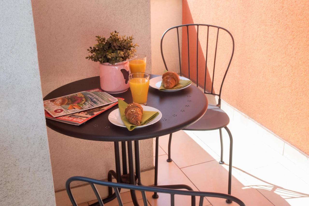Sunny Home Near Bud With 2Br, Ac And Free Parking Вечеш Экстерьер фото